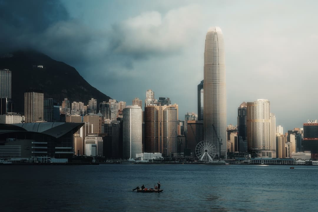 《与晋长安》三个身份是什么？